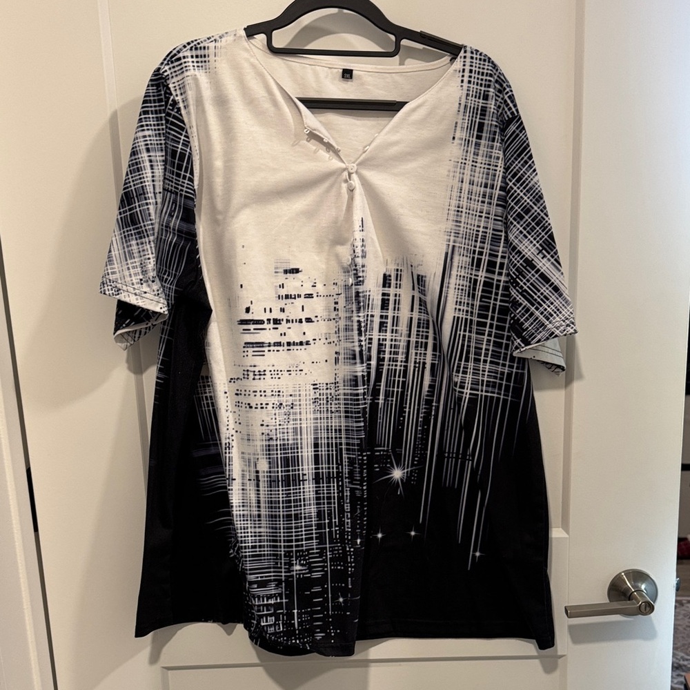 Navy and White Graphic Tunic Top size 3X